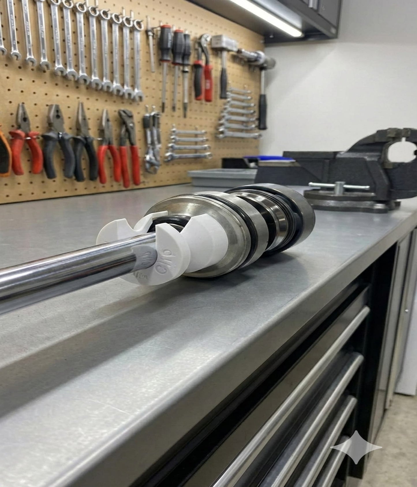 WP Shock Seal Head Push & Clip Tool